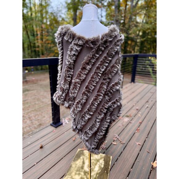 Chico’s Faux Fur Trim Knit Poncho Taupe Brown Cozy Chic Fall Layer S/M - Picture 9 of 9